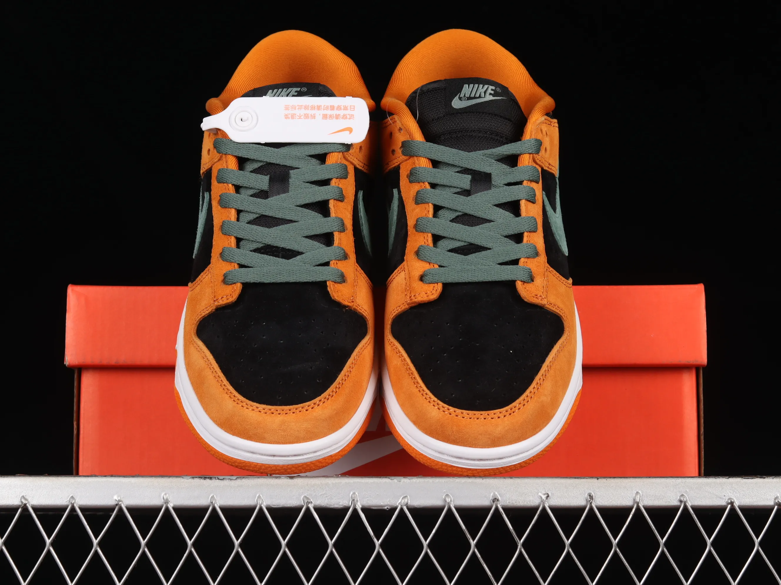 All categories Nk SB Dunk series Nk SB Dunk Low low-top sneakers N version NK SB Dunk Low SP "Ceramic" carrot yellow and black SB low-top casual sports skateboard shoes DA1469-001